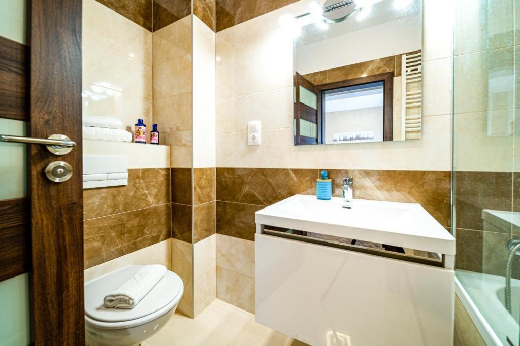 Pink Velvet Rk Ghimbav Exterior foto